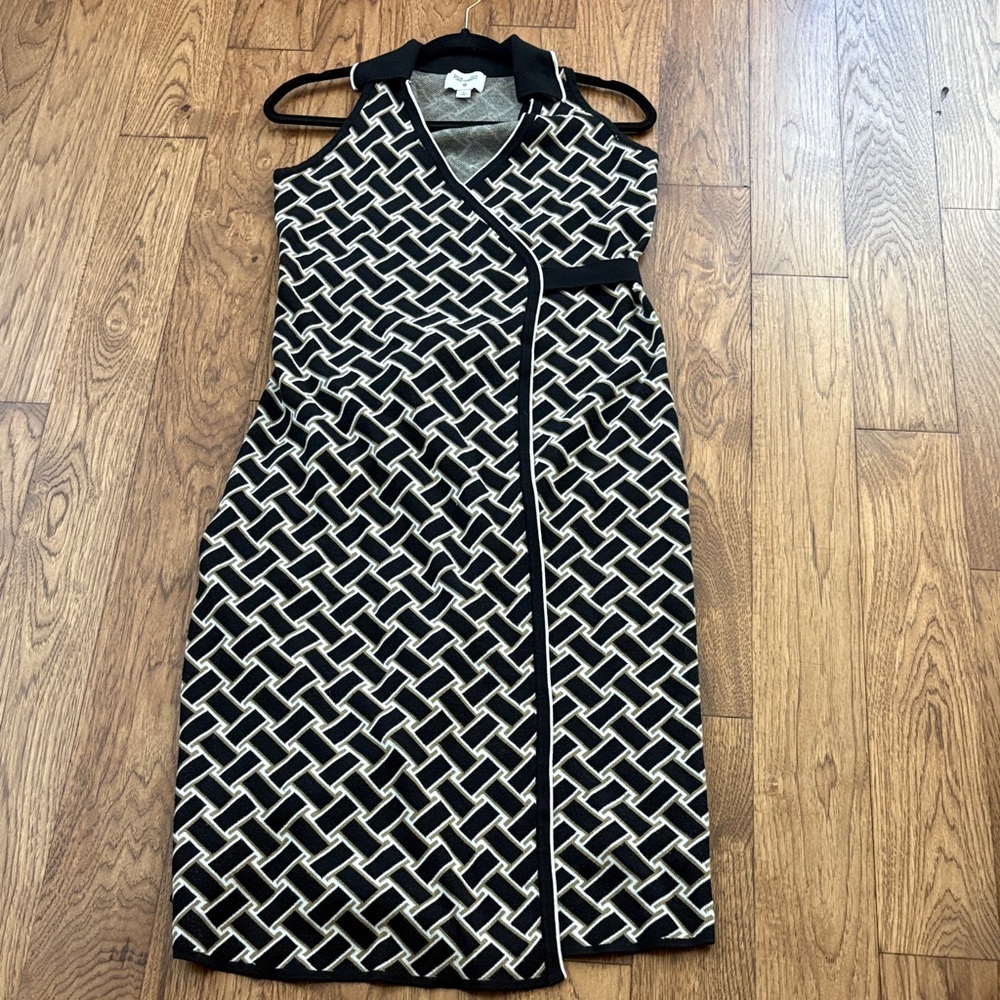 Elegant Black and Cream Geometric Pattern Dress